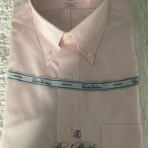 Brooks Brothers - light pink Men’s 100% cotton button down. 16-35 With Tags